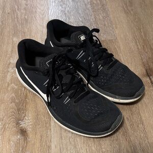 Nike Black Flex 2017 Run Sneakers